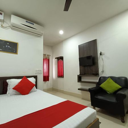 Hotel Executive Inn Hailakandi Buitenkant foto