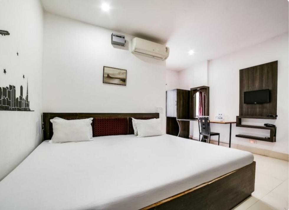 Hotel Executive Inn Hailakandi Buitenkant foto