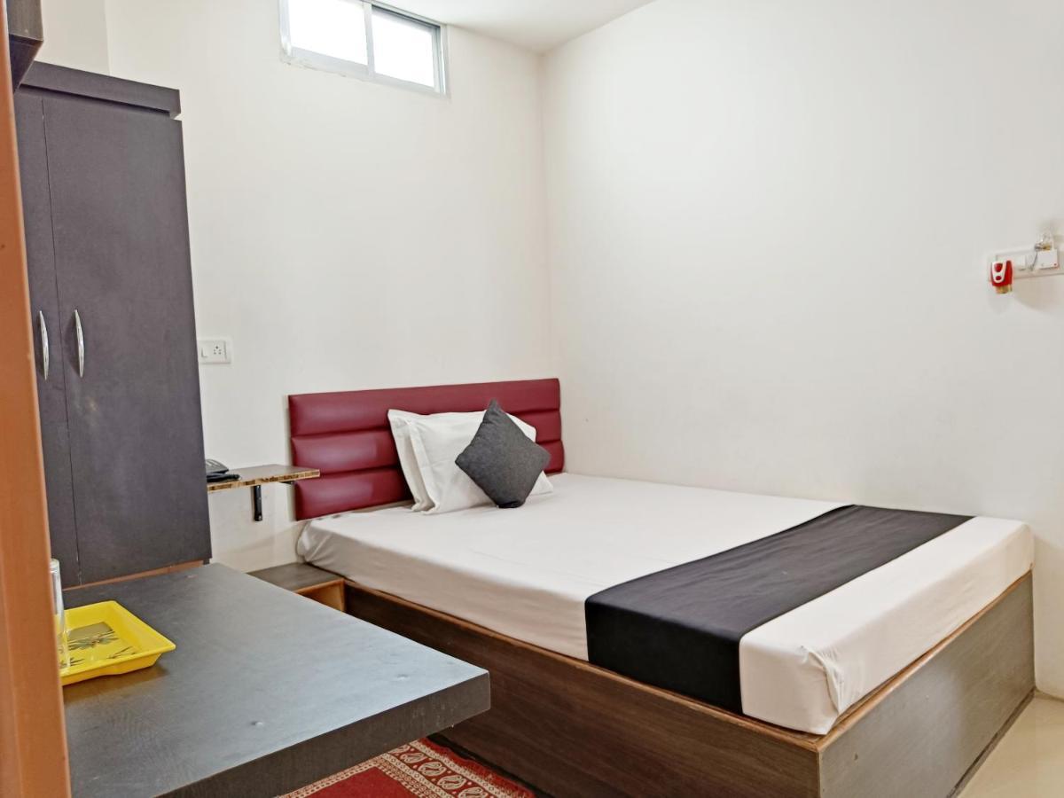 Hotel Executive Inn Hailakandi Buitenkant foto