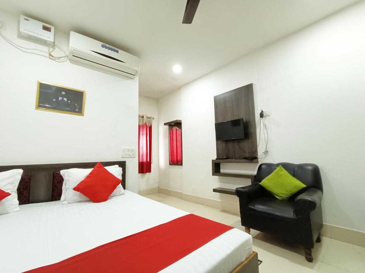 Hotel Executive Inn Hailakandi Buitenkant foto
