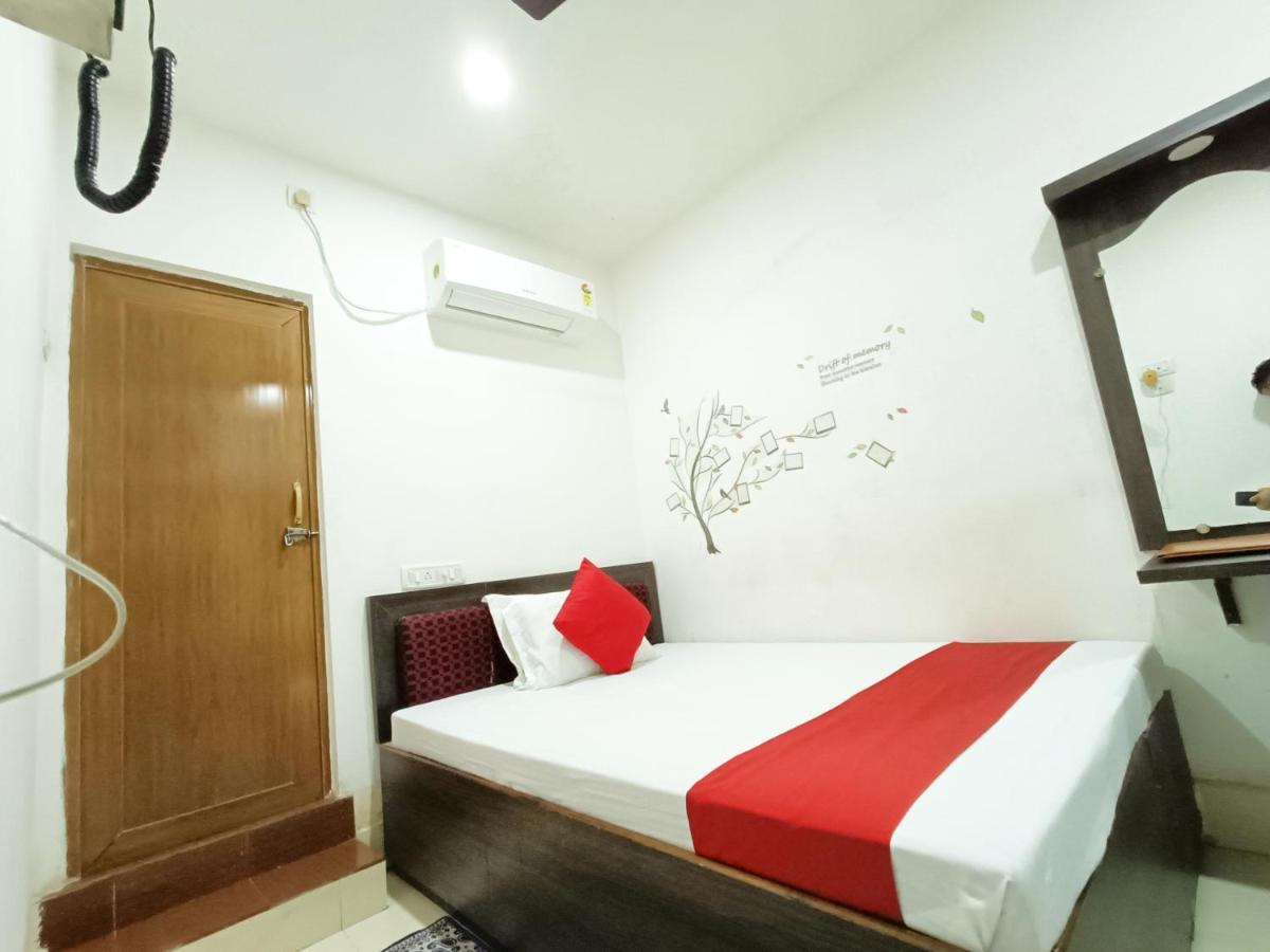 Hotel Executive Inn Hailakandi Buitenkant foto