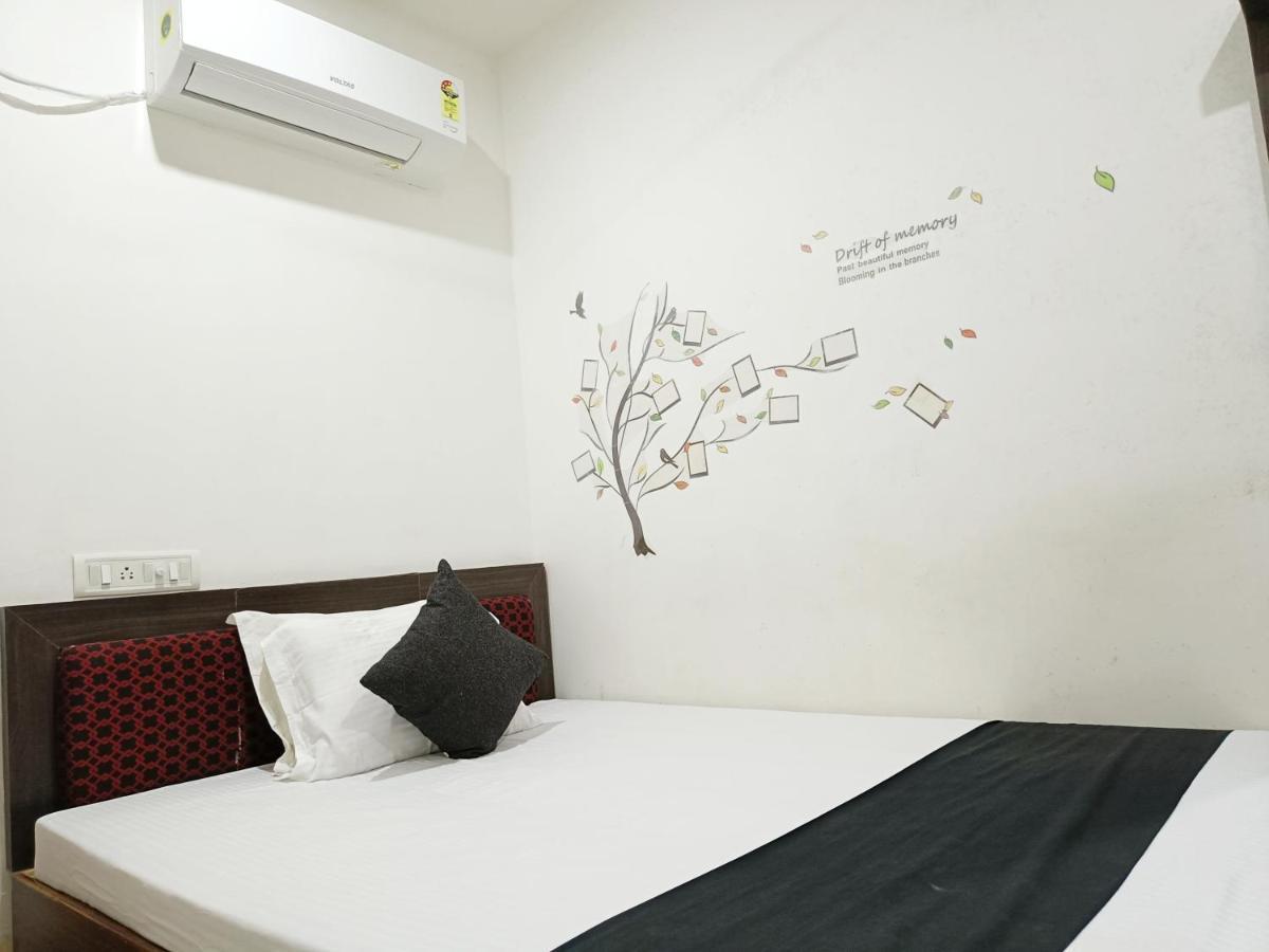 Hotel Executive Inn Hailakandi Buitenkant foto