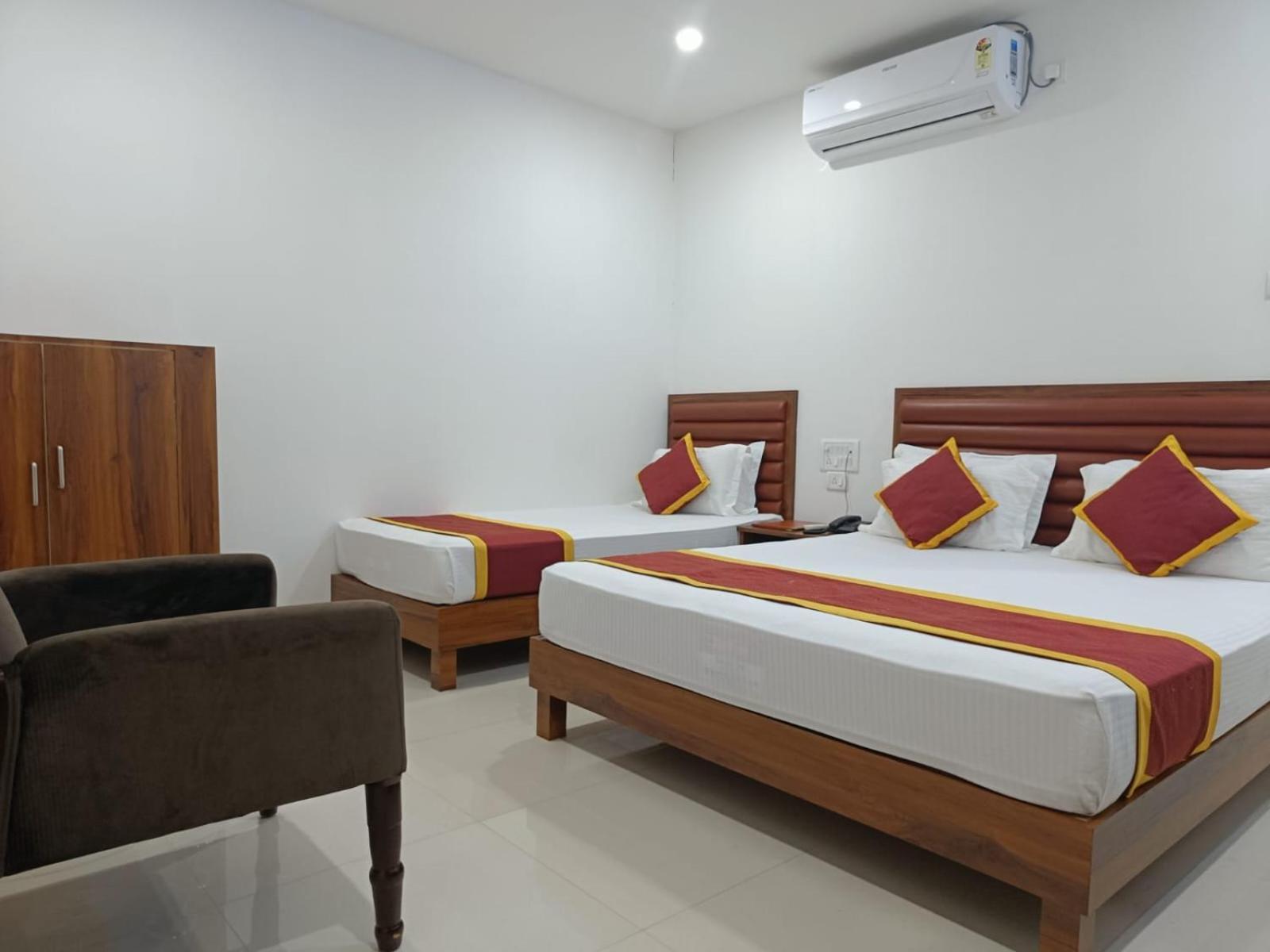 Hotel Executive Inn Hailakandi Buitenkant foto