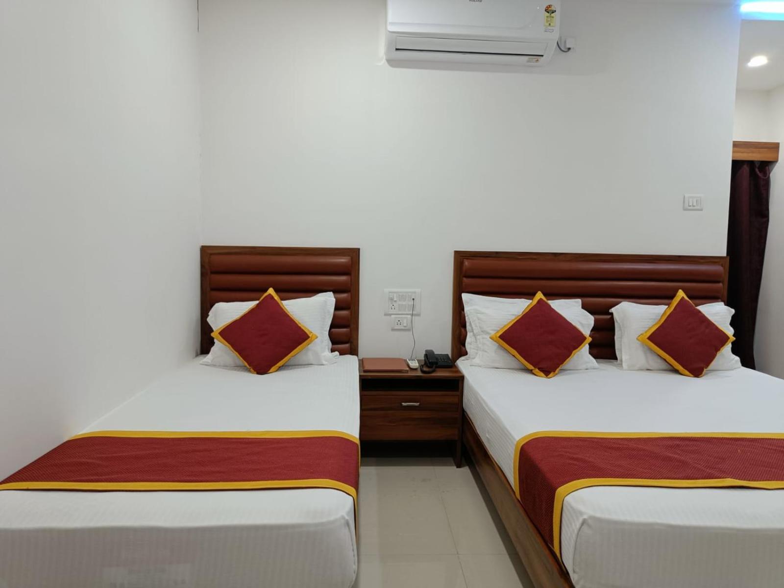 Hotel Executive Inn Hailakandi Buitenkant foto