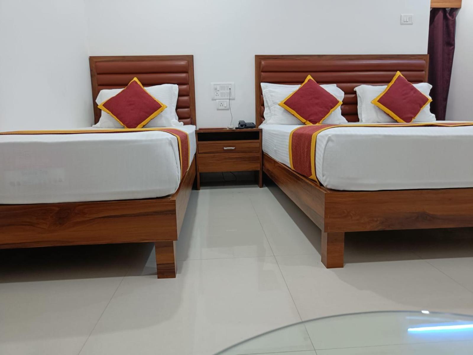 Hotel Executive Inn Hailakandi Buitenkant foto