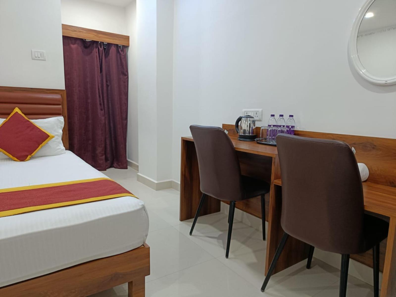 Hotel Executive Inn Hailakandi Buitenkant foto