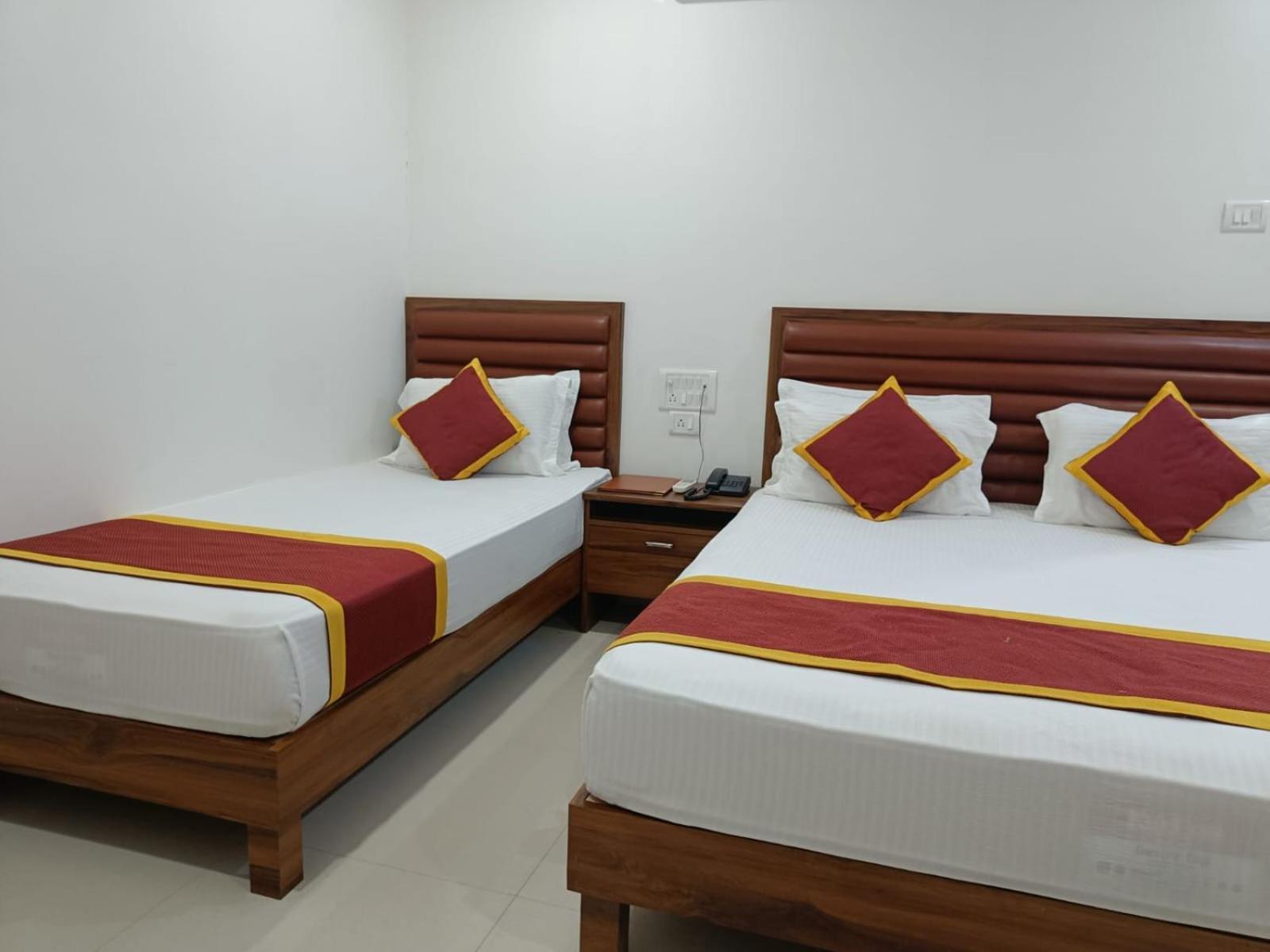 Hotel Executive Inn Hailakandi Buitenkant foto