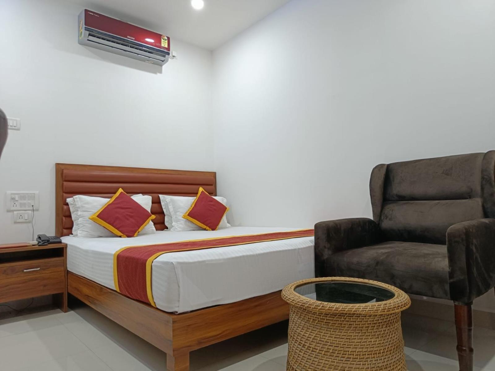 Hotel Executive Inn Hailakandi Buitenkant foto
