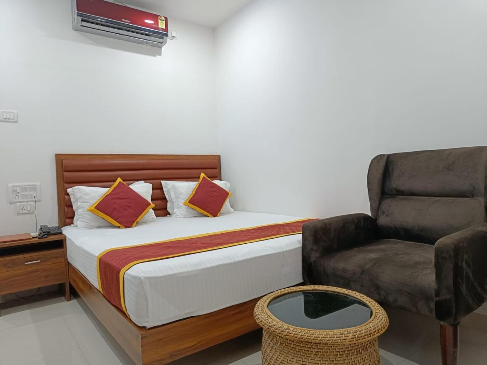 Hotel Executive Inn Hailakandi Buitenkant foto