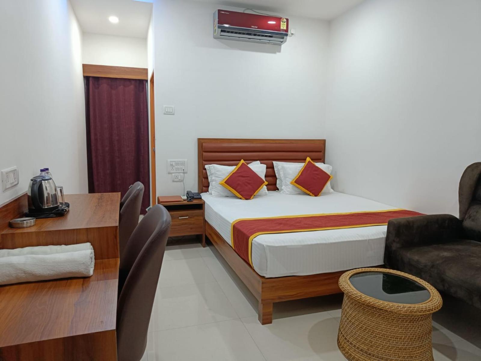 Hotel Executive Inn Hailakandi Buitenkant foto