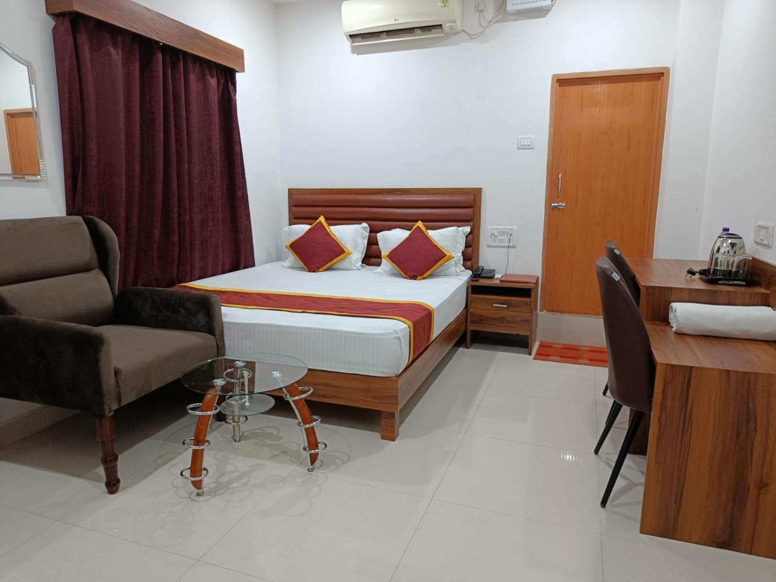 Hotel Executive Inn Hailakandi Buitenkant foto