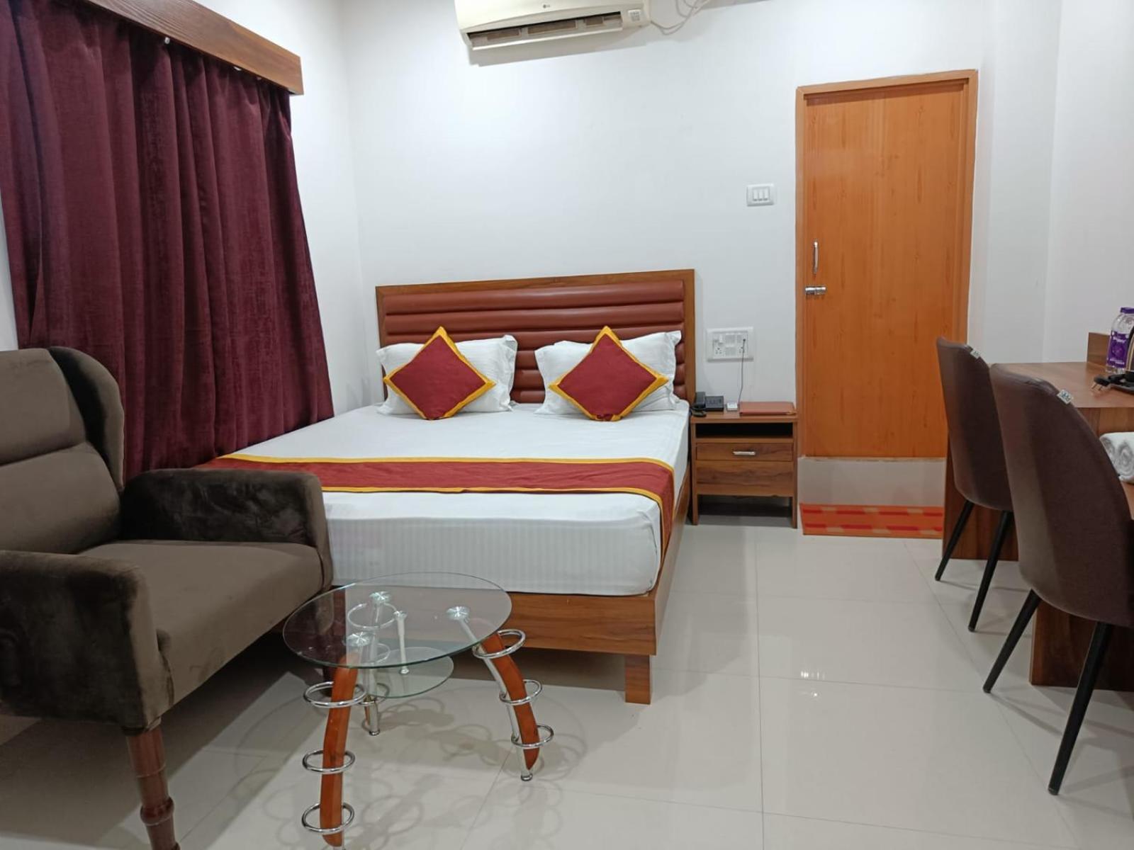Hotel Executive Inn Hailakandi Buitenkant foto