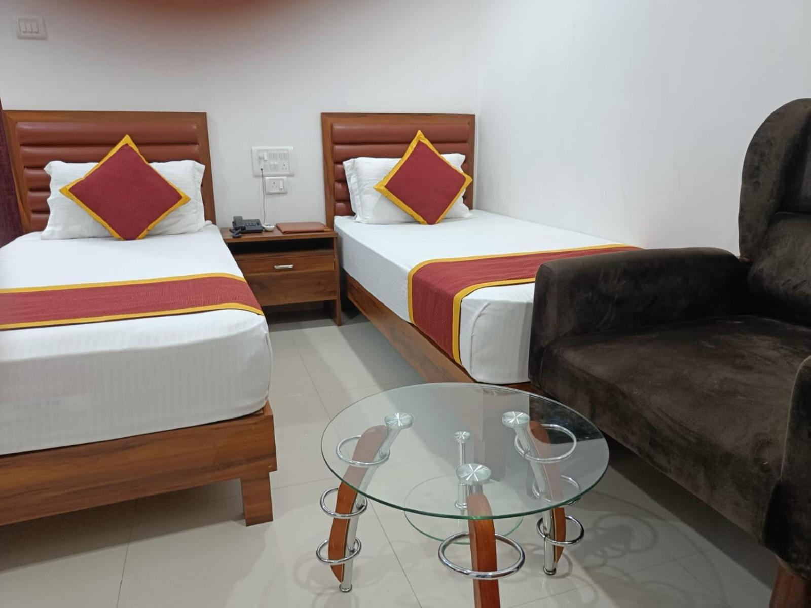 Hotel Executive Inn Hailakandi Buitenkant foto