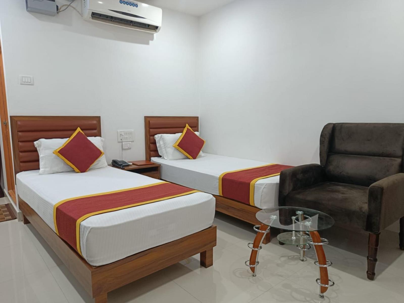 Hotel Executive Inn Hailakandi Buitenkant foto