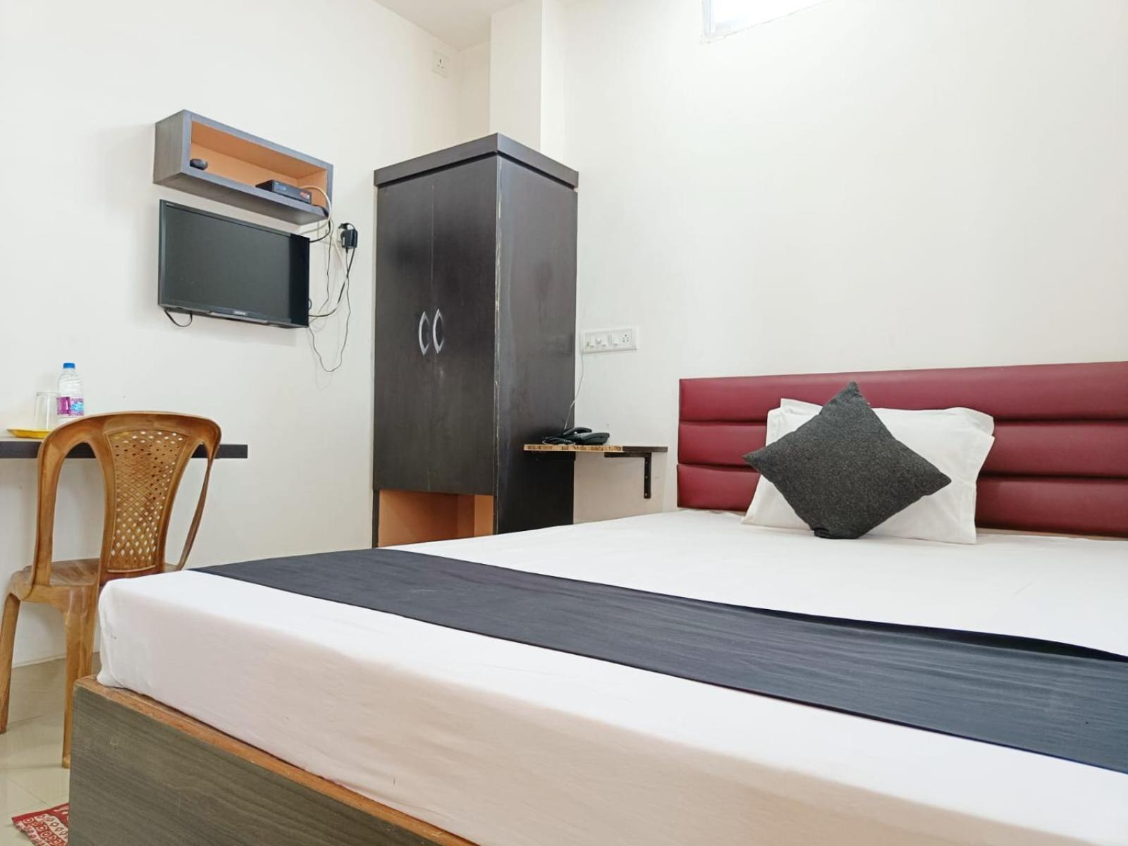 Hotel Executive Inn Hailakandi Buitenkant foto