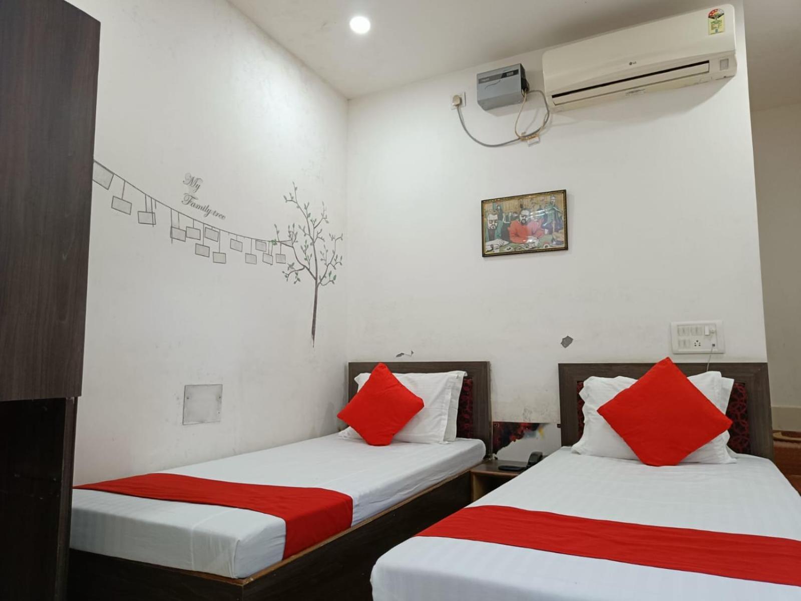 Hotel Executive Inn Hailakandi Buitenkant foto